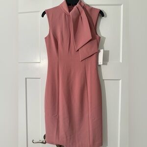 Elegant Sleeveless Dress with Bow Detail
